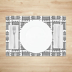 Aperturee - Aperturee Abstract White and Black Lines Pattern Set of 4 Placemats for Modern and Minimalist Dining Table Decor