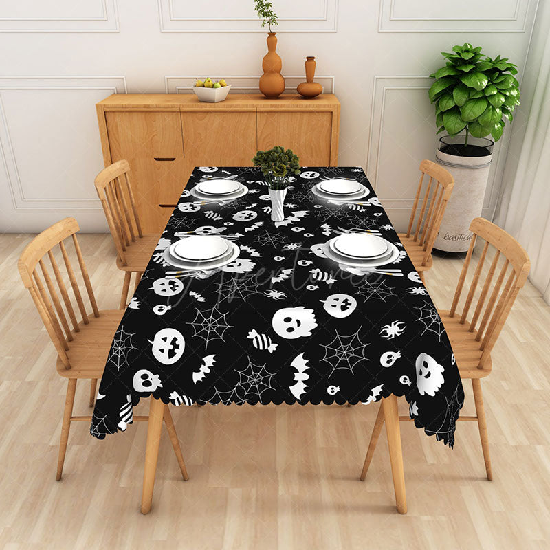 Aperturee - Aperturee Black Halloween Rectangle Tablecloth with Bats and Spider Webs for Spooky Gothic Party and Haunted House Decor