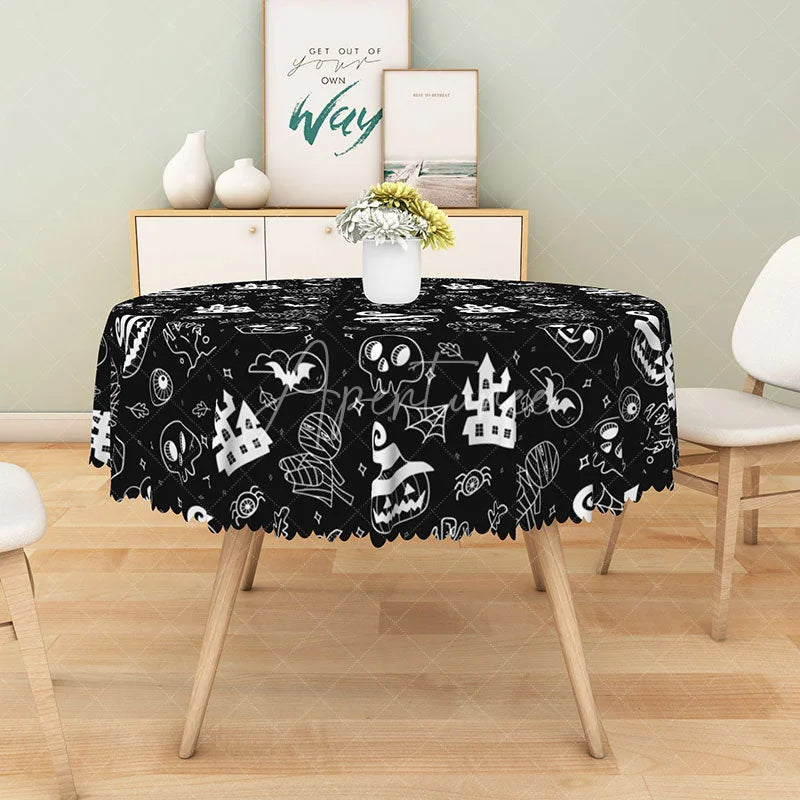 Aperturee - Aperturee Black Halloween Round Tablecloth with Jack-o’-Lanterns Skulls and Haunted Castle for Spooky Decor