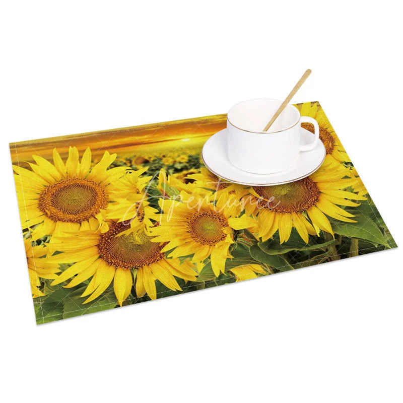 Aperturee - Aperturee Blooming Yellow Sunflowers Pattern Set of 4 Placemats for Summer Fall and Farmhouse Kitchen Decor