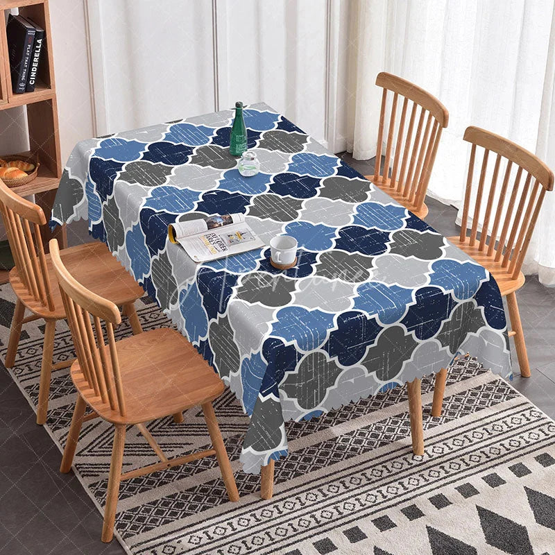 Aperturee - Aperturee Blue and Grey Geometric Moroccan Trellis Rectangle Tablecloth with Scalloped Edge Modern Dining Decor