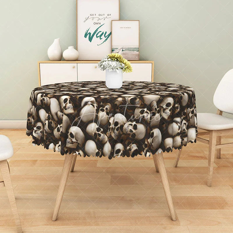 Aperturee - Aperturee Brown Heap of Skulls Halloween Round Tablecloth for Gothic Pirate and Spooky Themed Party Decor