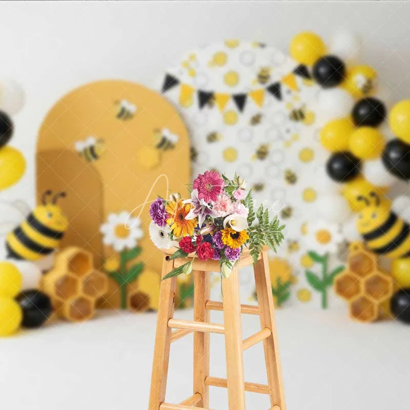 Aperturee - Aperturee Bumble Bee Photography Backdrop Honeycomb and Sunflower Birthday Party Background