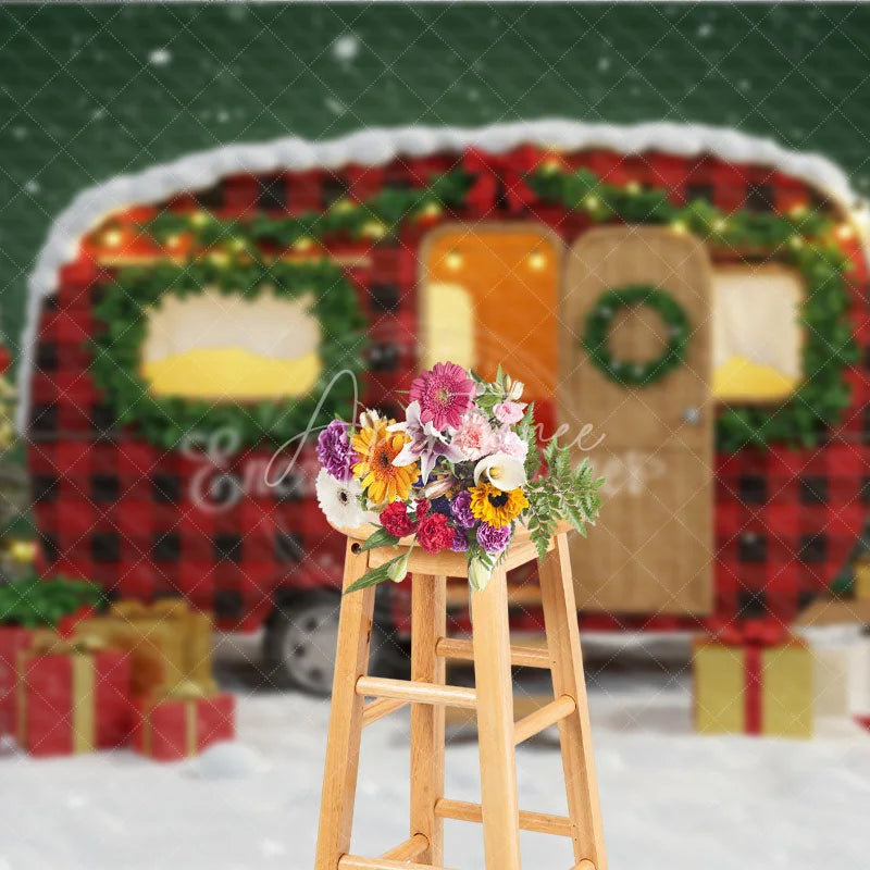 Aperturee - Aperturee Christmas Camper Photography Backdrop Red Buffalo Plaid Vintage Trailer Snowy Holiday Mini Session Background
