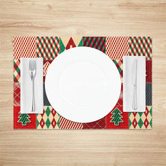 Aperturee - Aperturee Christmas Patchwork Set of 4 Placemats Red Green Quilt Pattern Rustic Farmhouse Holiday Table Mats