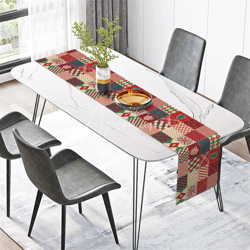 Aperturee - Aperturee Christmas Patchwork Table Runner Red Green Quilt Pattern Rustic Farmhouse Holiday Table Decor