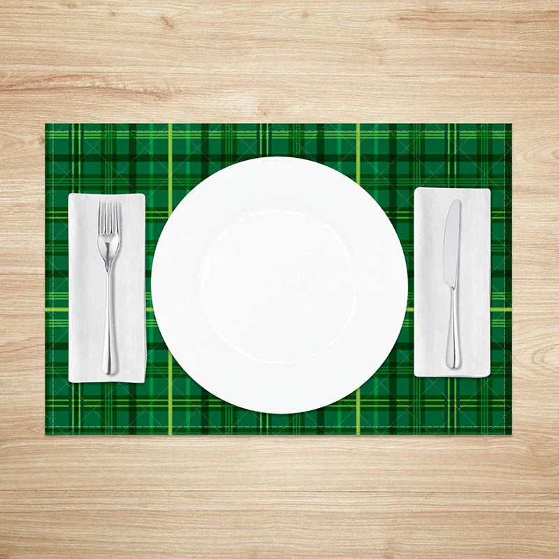 Aperturee - Aperturee Classic Green Plaid Set of 4 Placemats Tartan Checkered St. Patricks Day and Spring Dining Table Mats