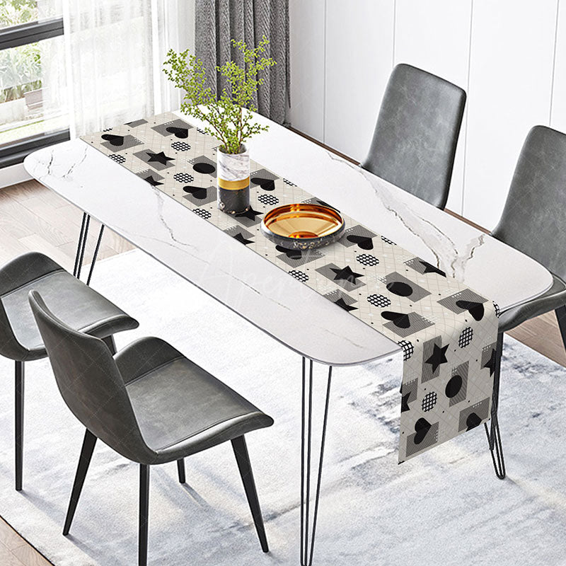 Aperturee - Aperturee Classic Table Runner with Black Star and Heart Pattern for Modern Farmhouse and Minimalist Decor