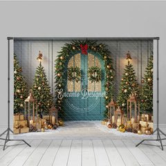 Aperturee - Aperturee Elegant Christmas Door Photography Backdrop Garland and Lanterns in Snow Holiday Mini Session Background