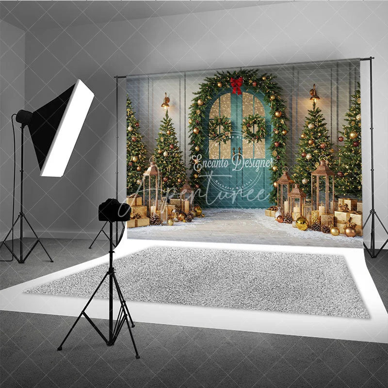 Aperturee - Aperturee Elegant Christmas Door Photography Backdrop Garland and Lanterns in Snow Holiday Mini Session Background