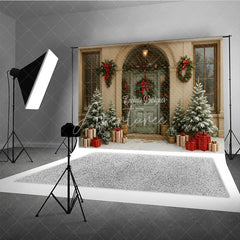 Aperturee - Aperturee Elegant Christmas Front Door Photography Backdrop Green Door with Wreaths Snowy Holiday Photo Background