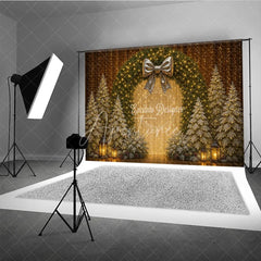 Aperturee - Aperturee Elegant Christmas Wreath Photography Backdrop Gold Bow with Flocked Trees Fairy Light Holiday Photo Background