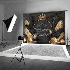 Aperturee - Aperturee Elegant Gold Crown and Black Feather Backdrop Royal Golden Sphere and Flower Decor for Photography