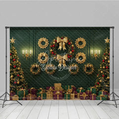 Aperturee - Aperturee Elegant Green and Gold Christmas Photography Backdrop Classic Wall with Wreaths Holiday Trees Photo Background