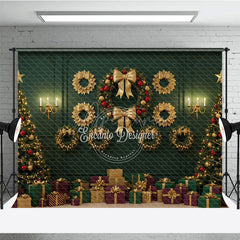 Aperturee - Aperturee Elegant Green and Gold Christmas Photography Backdrop Classic Wall with Wreaths Holiday Trees Photo Background