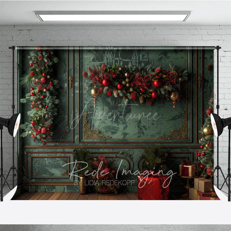 Aperturee - Aperturee Elegant Green and Gold Christmas Photography Backdrop Vintage Room with Garland Holiday Photo Background
