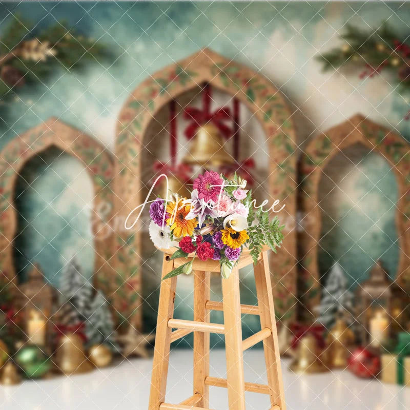 Aperturee - Aperturee Elegant Green and Gold Wooden Arch Holiday Backdrop with Golden Bells Pine Garlands and Festive Ornaments