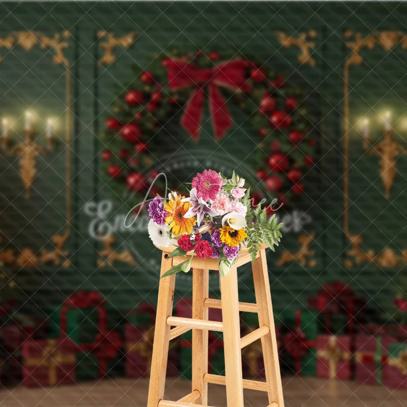 Aperturee - Aperturee Elegant Green and Red Christmas Photography Backdrop Classic Wall with Gold Accents Holiday Photo Background