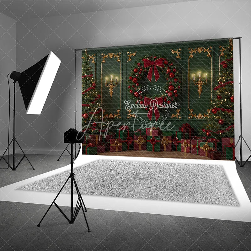 Aperturee - Aperturee Elegant Green and Red Christmas Photography Backdrop Classic Wall with Gold Accents Holiday Photo Background