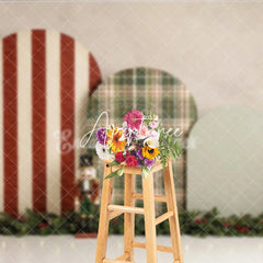 Aperturee - Aperturee Festive Red Striped and Green Plaid Arched Holiday Backdrop Christmas Nutcracker and Garland Decor
