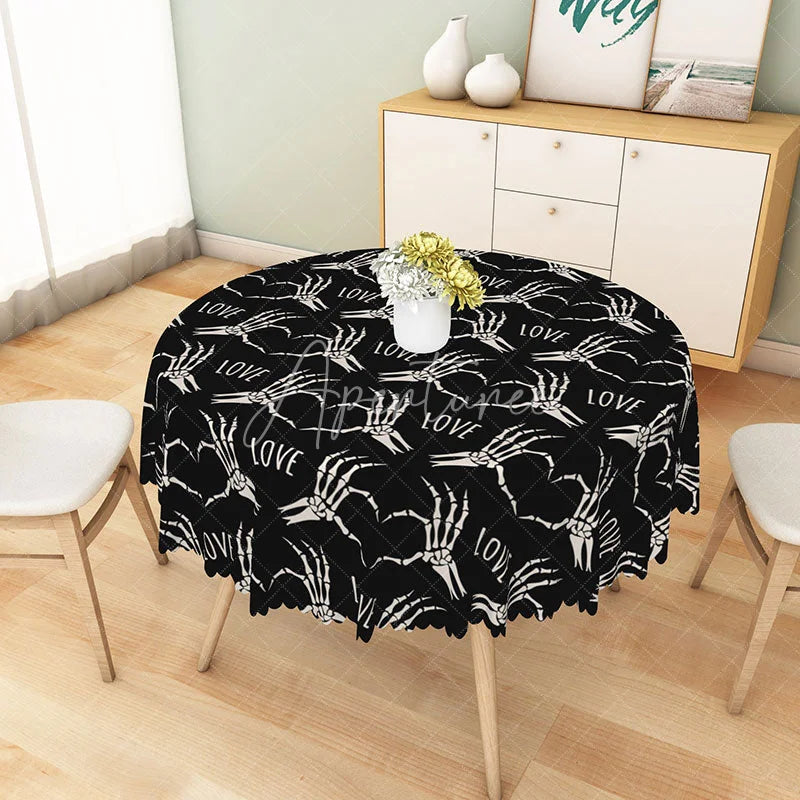 Aperturee - Aperturee Gothic Skeleton Hand Heart ’LOVE’ Round Tablecloth Black and White Spooky Halloween or Valentine’s Decor