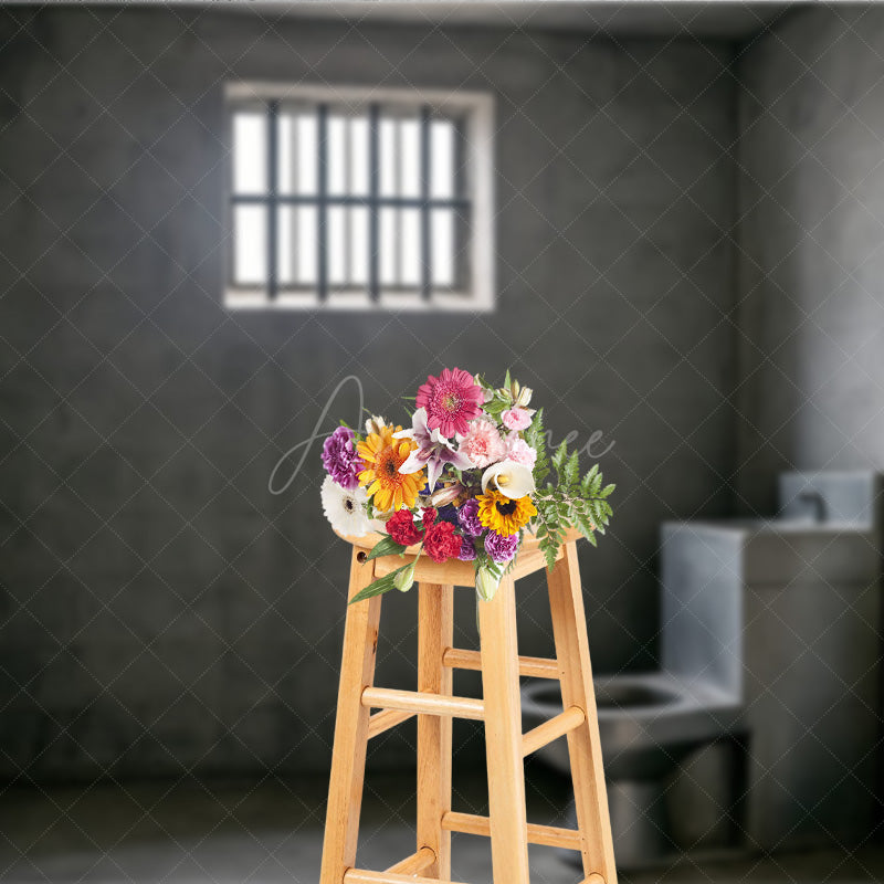 Aperturee - Aperturee Gritty Prison Cell Photography Backdrop Concrete Jail Room with Barred Window for Themed Escape Room Photos