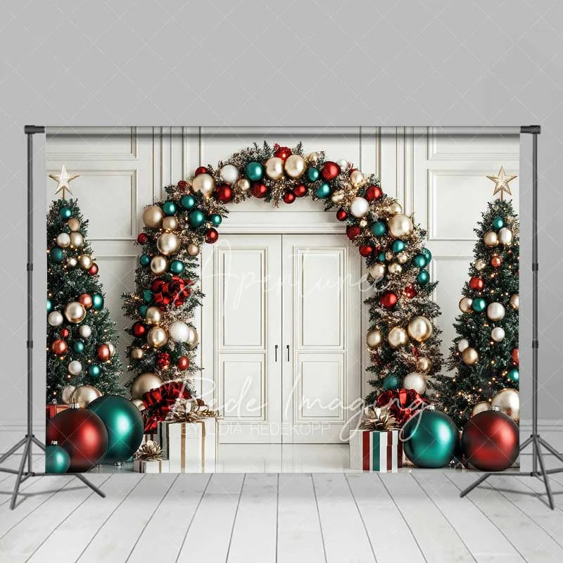 Aperturee - Aperturee Luxury Christmas Door Backdrop Red Green Gold Ornament Arch White Paneling Tree Photo Background