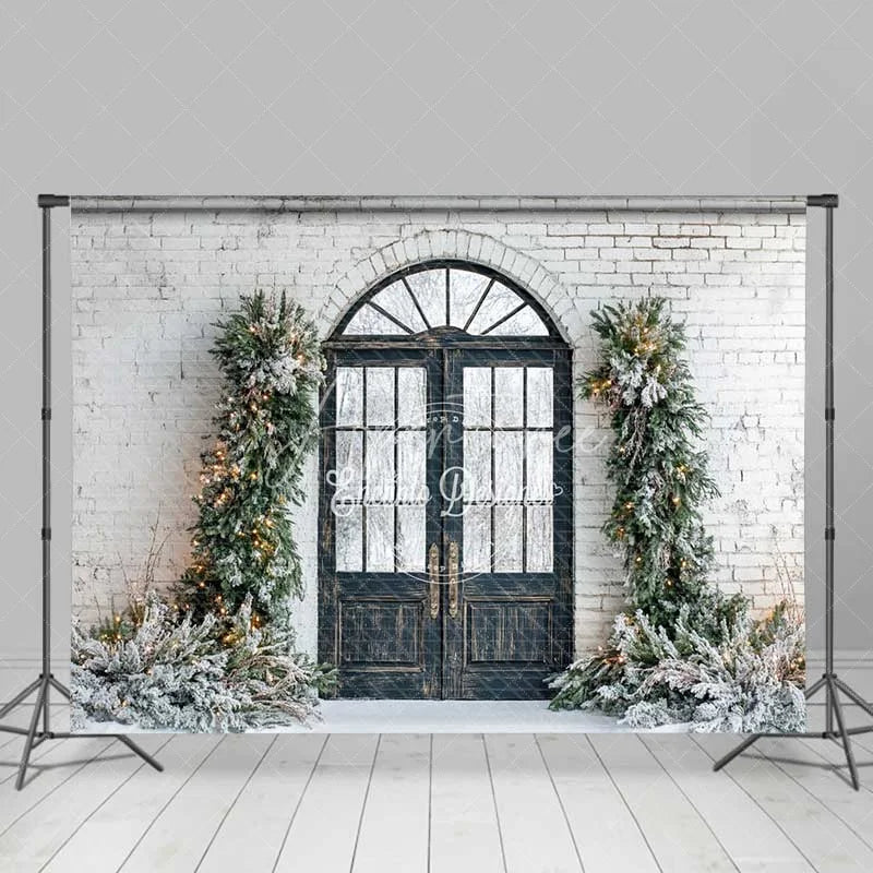 Aperturee - Aperturee Modern Christmas Door Backdrop Black Grid Entryway Lighted Pine Garland Snow White Brick Background