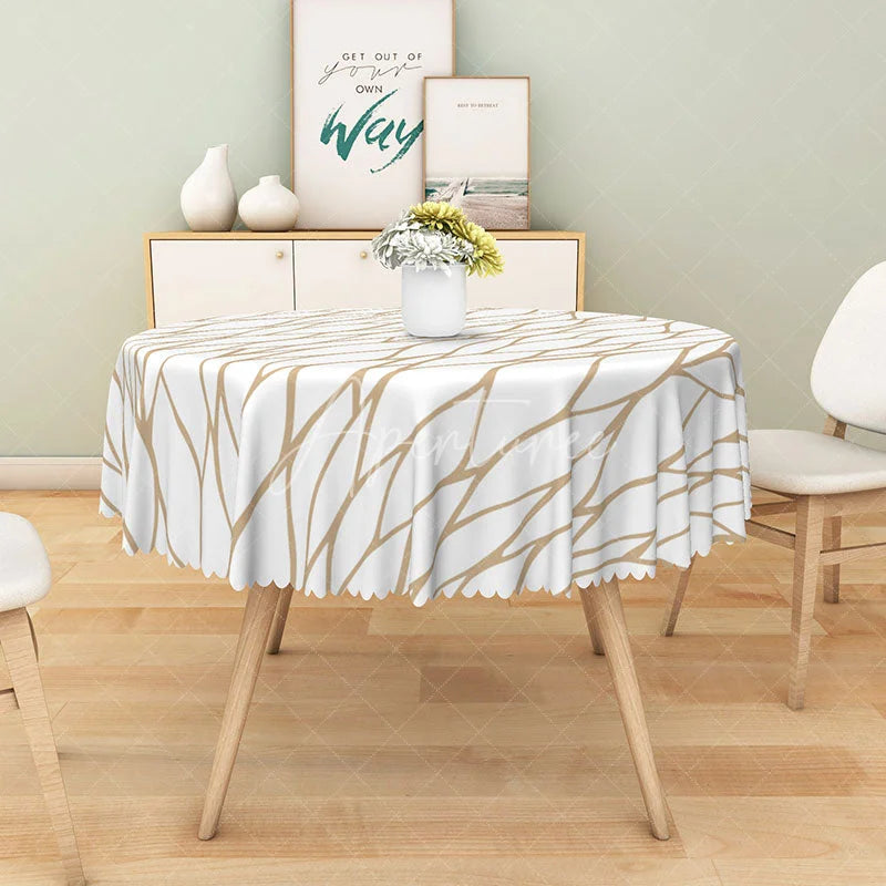 Aperturee - Aperturee Modern Gold and White Geometric Stripe Round Tablecloth for Elegant and Contemporary Holiday Decor