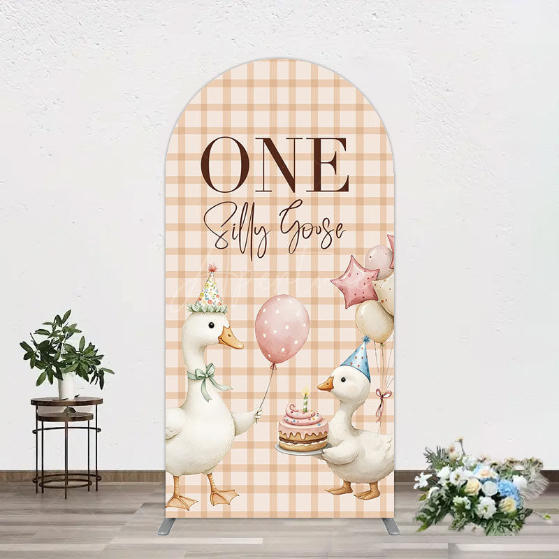 Aperturee - Aperturee One Silly Goose Plaid Birthday Arch Backdrop