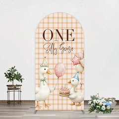 Aperturee - Aperturee One Silly Goose Plaid Birthday Arch Backdrop