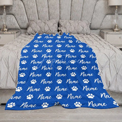 Aperturee - Aperturee Personalized Pet Blanket with Custom Name and Paw Prints for Dogs and Cats Blue Cozy Pet Bed Throw