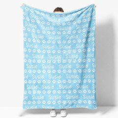 Aperturee - Aperturee Personalized Pet Blanket with Custom Name and Paw Prints Light Blue Cozy Throw for Dogs and Cats Pet Lover Gift