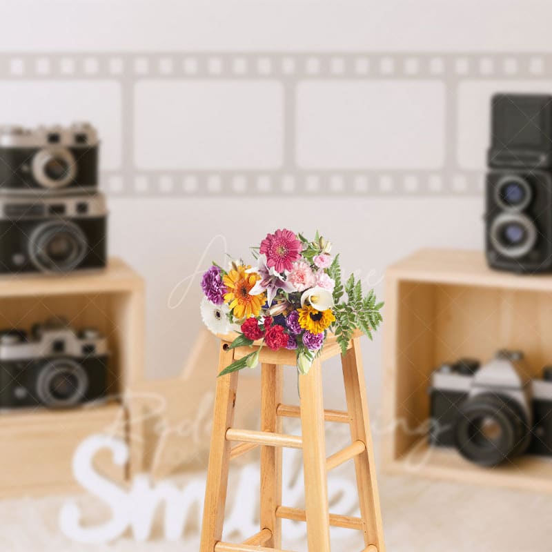Aperturee - Aperturee Retro Camera Sound System Smile Cake Smash Backdrop