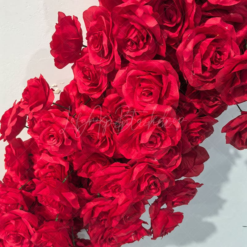 Aperturee - Aperturee Romantic Red Rose Heart Shape Artificial Flower Wall