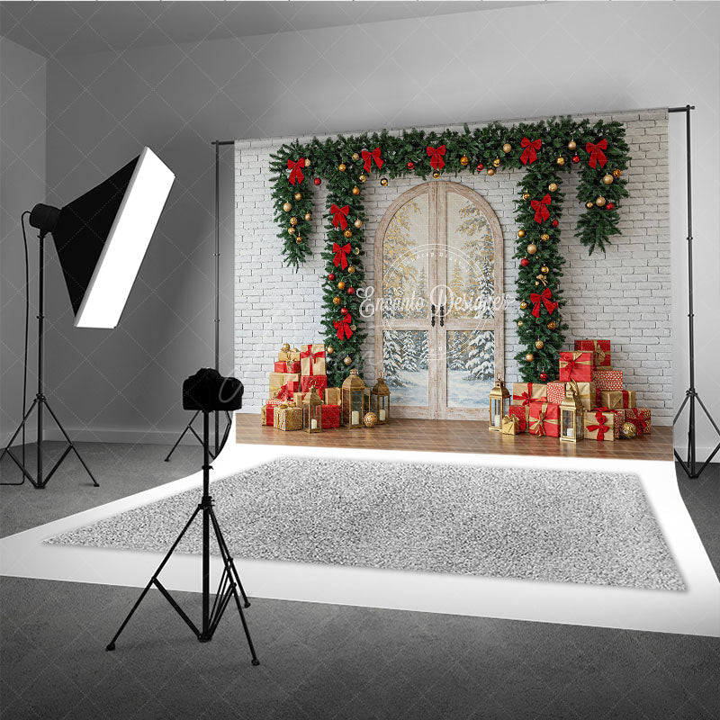 Aperturee - Aperturee Rustic Christmas Door Photography Backdrop White Brick Wall with Garland Farmhouse Holiday Photo Background