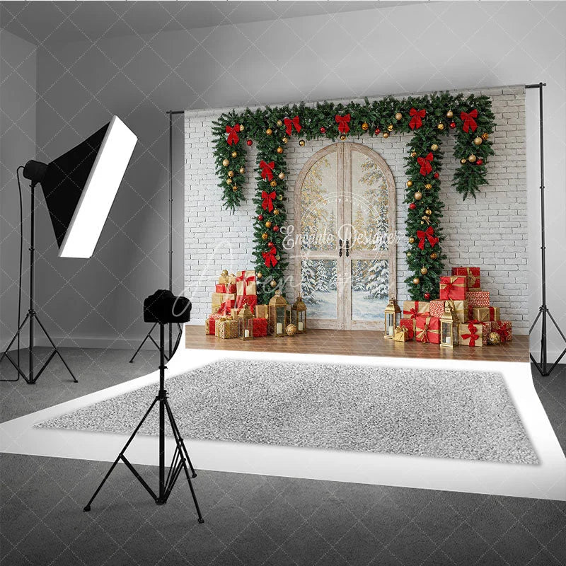 Aperturee - Aperturee Rustic Christmas Door Photography Backdrop White Brick Wall with Garland Farmhouse Holiday Photo Background
