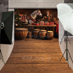 Aperturee - Aperturee Rustic Country Christmas Sweep Backdrop Festive Horses in a Barn with Drums Holiday Stable Floor Drop