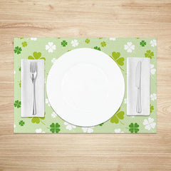 Aperturee - Aperturee Scattered Shamrock Pattern Set of 4 Placemats St. Patricks Day Green and White Clover Table Mats
