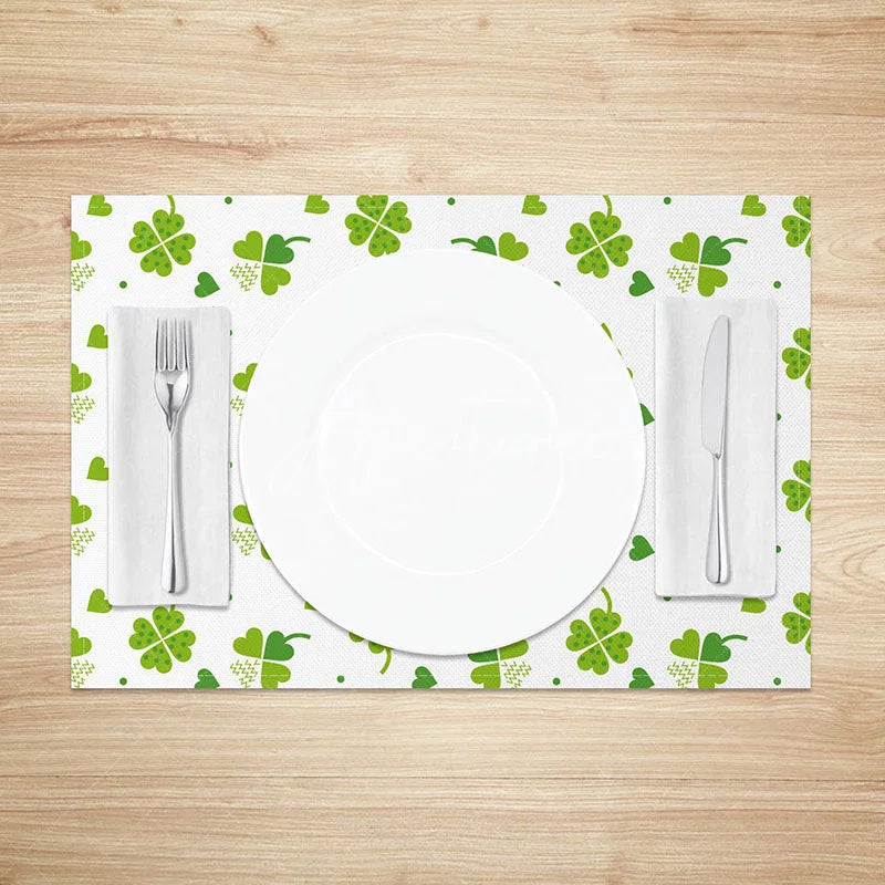 Aperturee - Aperturee Scattered Shamrocks and Hearts Set of 4 Placemats White and Green St. Patricks Day Pattern Table Mats