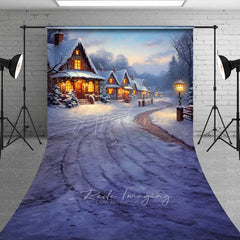 Aperturee - Aperturee Snowy Christmas Village Sweep Photo Backdrop Painted Cottages at Dusk Winter Wonderland Holiday Photo Prop