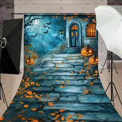 Aperturee - Aperturee Spooky Halloween House Entrance with Jack-o’-Lanterns and Bats Sweep Backdrop Moonlit Autumn Night Party Decor