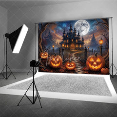 Aperturee - Aperturee Spooky Haunted Castle Holiday Backdrop with Full Moon and Flying Bats Glowing Jack-o’-Lanterns and Autumn Leaves