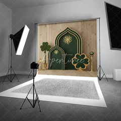 Aperturee - Aperturee St Patricks Day Green Backdrop Lucky Shamrock Arch Background Gold Neon Light Wooden Wall Irish Photography Prop