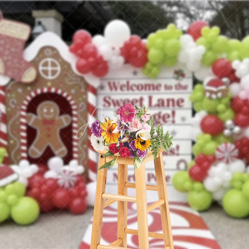 Aperturee - Aperturee Sweet Lane Village Christmas Backdrop Gingerbread House Photography Background Candy North Pole Holiday Party