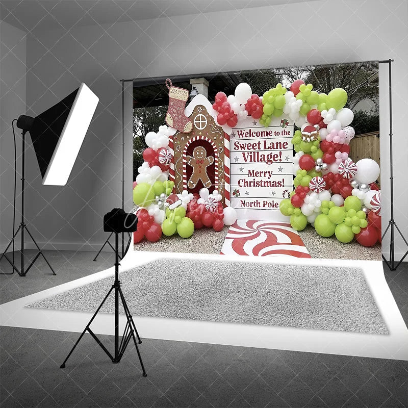 Aperturee - Aperturee Sweet Lane Village Christmas Backdrop Gingerbread House Photography Background Candy North Pole Holiday Party
