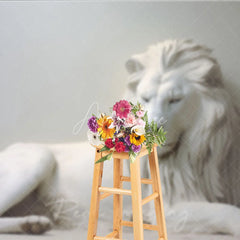 Aperturee - Aperturee White Majestic Lion Sculpture Photography Backdrop Elegant Fine Art Animal Portrait Background for Professional Studio