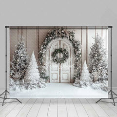 Aperturee - Aperturee White Wood Door Christmas Backdrop Snowy Flocked Tree Garland Photography Background