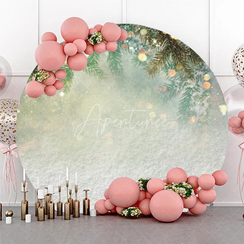 Aperturee - Aperturee Winter Wonderland Round Backdrop with Pine Branches and Snow Warm Bokeh Lights for Christmas Celebrations