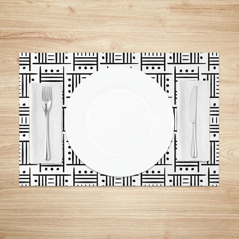 Aperturee - Aperturee Abstract White and Black Lines Pattern Set of 4 Placemats for Modern and Minimalist Dining Table Decor